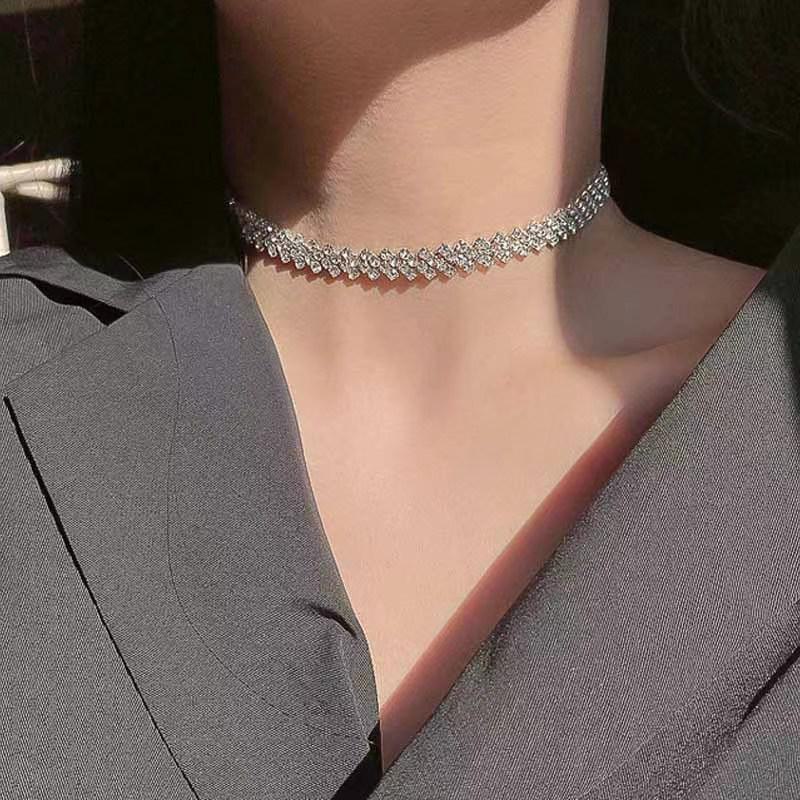 Luxury Diamond Choker Necklace for Women: Elegant Clavicle Accessory