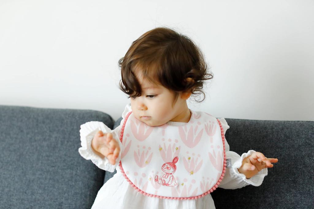 DADWAY MOOMIN BABY Moomin Baby Pompom Little Baby Shower Outing Bib Bib, My/Pink, BBMB006113200, Gift,