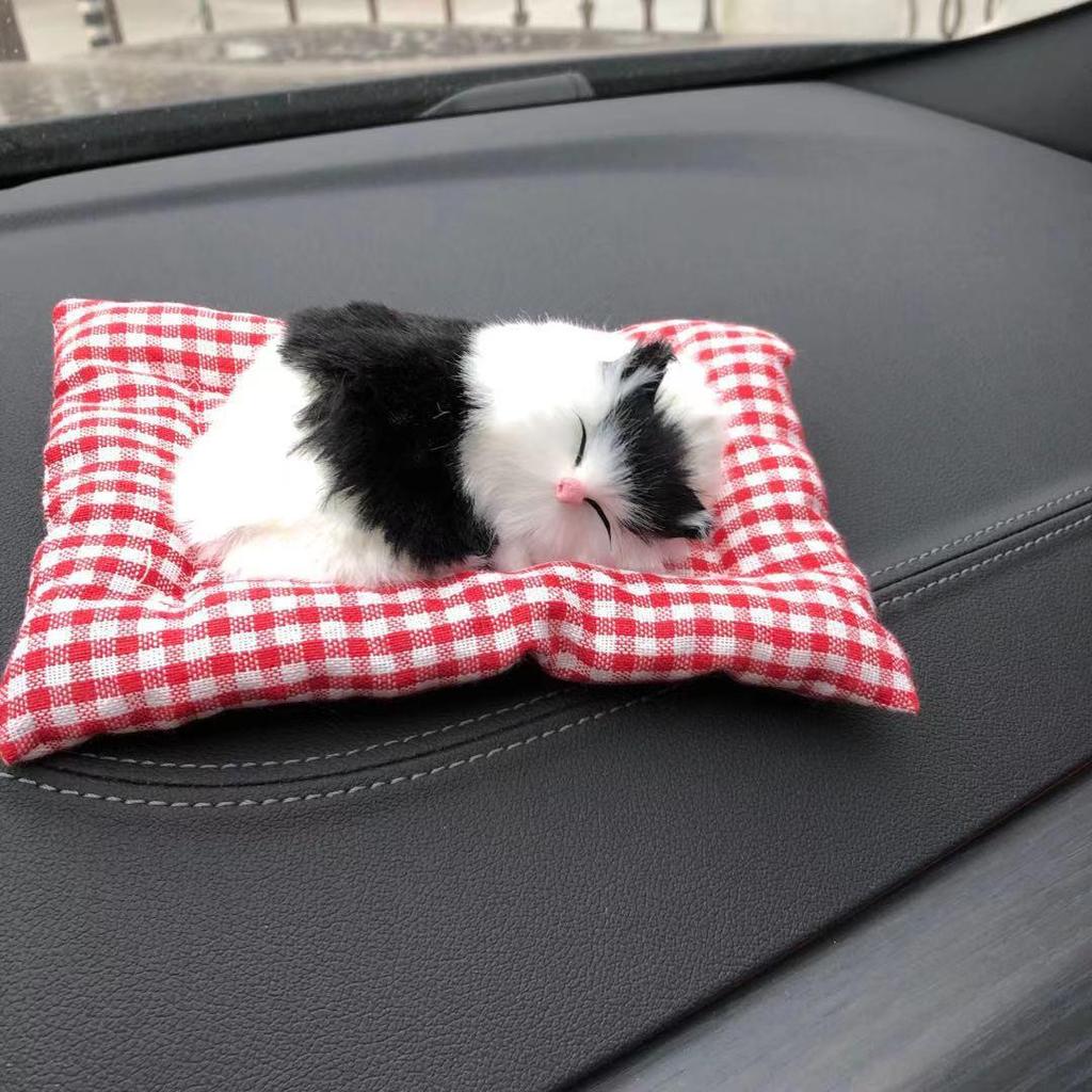 Bambuskohle Katze Auto Ornament mit Schmuckunterlage und Simulationskätzchen.