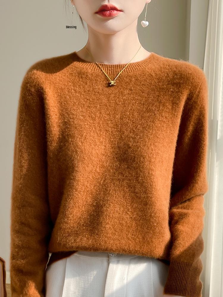 Women's Classic Round Neck Seamless Knitted Base Layer Sweater - Perfect for Autumn and Winter.