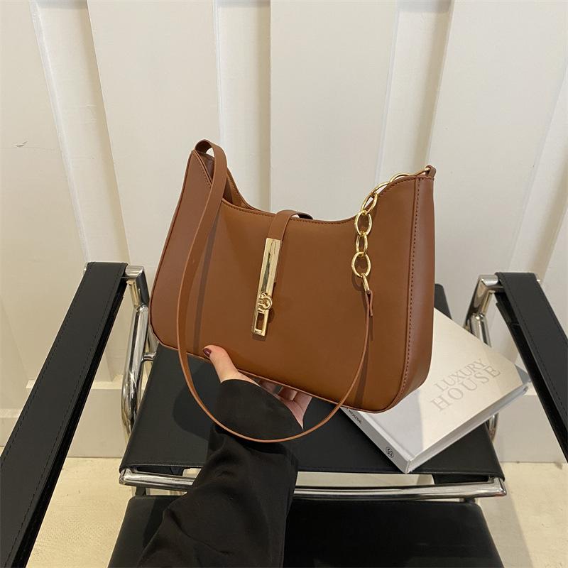 

2024 новая корейская версия простой сумки через плечо иностранного дизайна, женская мода, темперамент в этом году, популярная однотонная сумка под мышкой коричневый