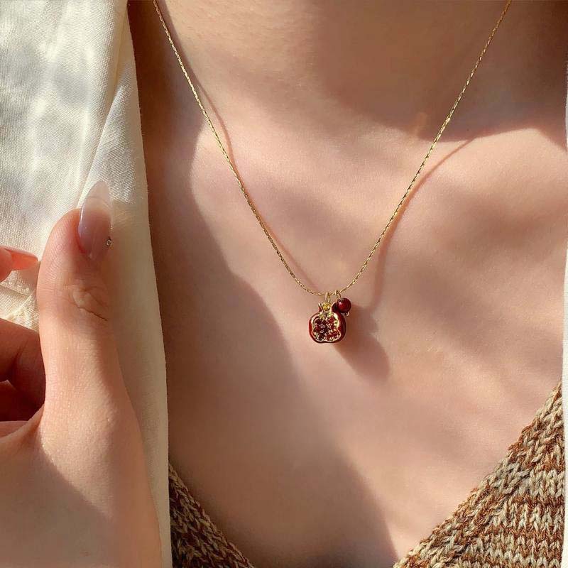 Colier cu pandantiv rodie roșie la modă nouă 2025 pentru femei, lanț dulce și drăguț cu fructe, lanț claviculă, cercei tip talisman choker cu zirconiu, cadou