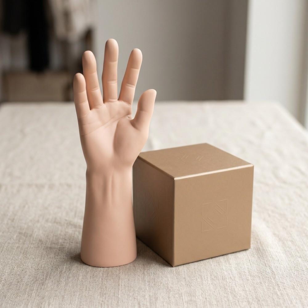 Stehende Schaufensterpuppenhand Realistische Ring-Display-Requisite Hand-Display-Ständer Schaufensterdekoration
