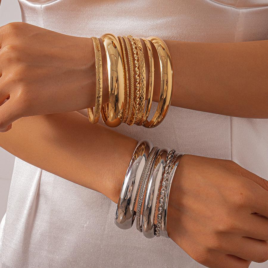 Set di Braccialetti Geometrici Metallici da Otto Pezzi