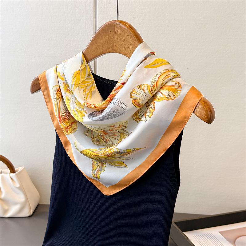 Dating atmosphere Printing simulation silk square scarf Shawl versatile high-end neck small square scarf Head scarf Silk scarf Women