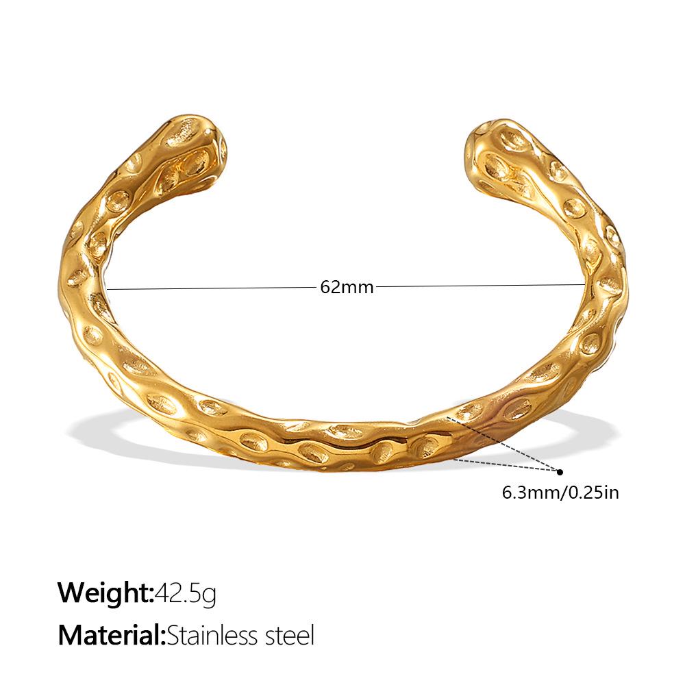 European & American Trendy 18K Gold-Plated Hammered Stainless Steel Bangle for Women