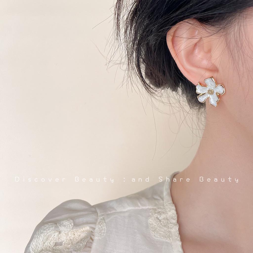 Elegant Heart Drip Oil Flower Stud Earrings for Women