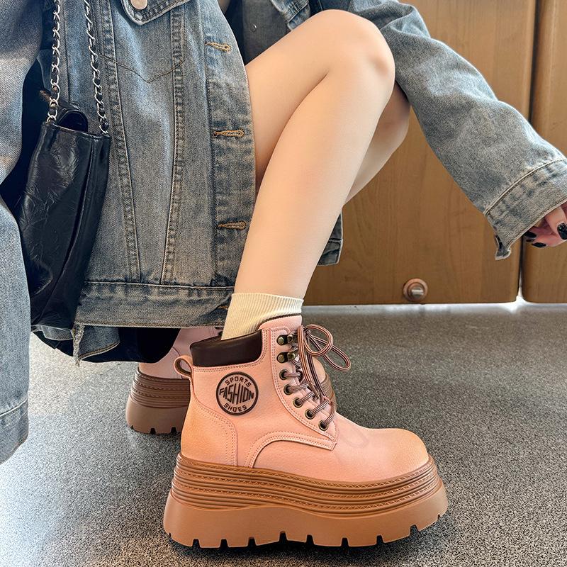 

Женские летние мартинсы с перфорацией, дышащие, ретро, короткие ботинки на толстой подошве, матовая мягкая кожа, ботинки цвета ревеня, уличная обувь для хайкинга 40 розовый