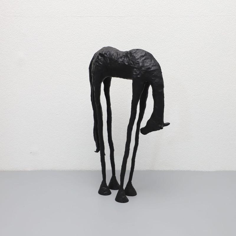 Black Cast Iron Abstract Horse and Deer Statue, Simulated Animal Model Sculpture, Office Desk Ornament, Modern Home Decoration
