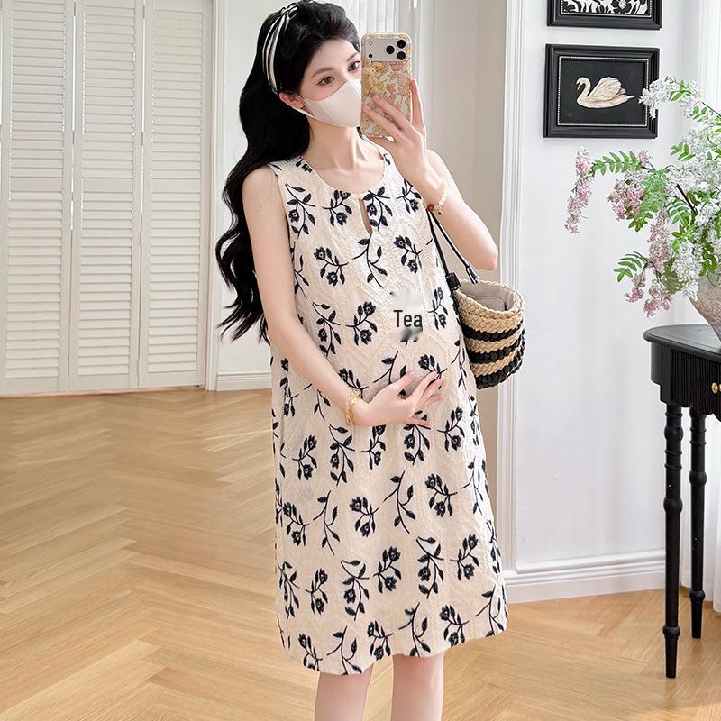 Summer 2026 Floral Embroidered French Maternity Dress - Loose and Youthful Pinafore Style XL