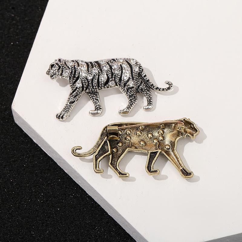 Vintage Tiger Brooch: Gold & Silver Rhinestone Animal Pin for Women's Fashion Accessories