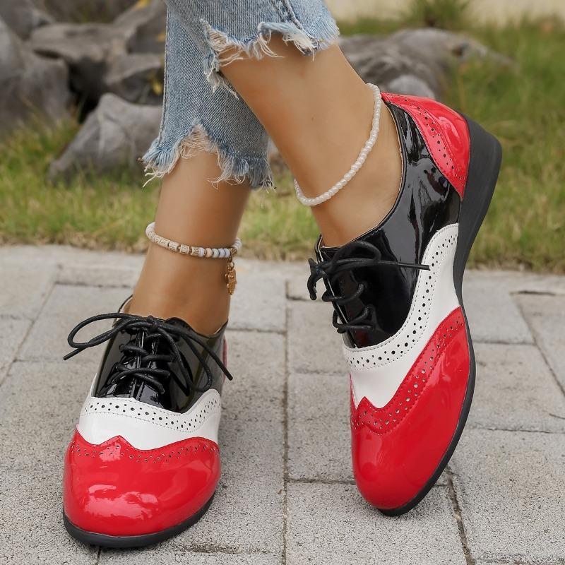 Spring and Autumn New Large Size Leather Shoes Women's Carved Lace-up Casual Single Shoes