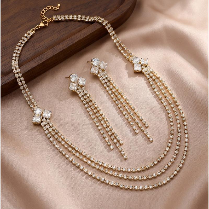 European and American fashion multi-layer claw chain hollow flower necklace, high-end sparkling diamond collarbone chain, light luxury versatile