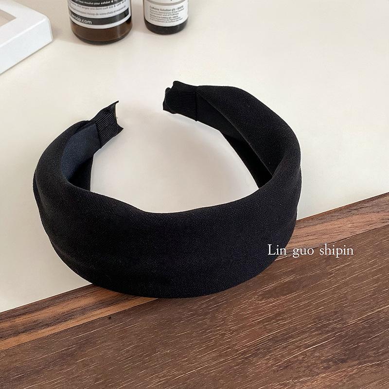 Luxury Korean Autumn/Winter Wide Fabric Hairband: Trendy Internet Celebrity Style for Shopping and Fashion.
