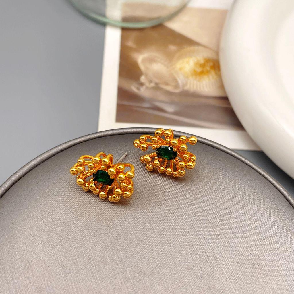 French Small Flower Pistil Green Zircon Stud Earrings - Exquisite, Simple, Versatile Luxury Style