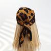 Klassischer Damen Schal mit Leopardenmuster Modisches Bandana Dünn Atmungsaktiv Sonnenschal Eleganter Stil Winddicht Kopftuch Quadratische Schals