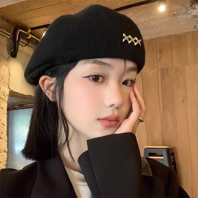 Black beret women's autumn and winter versatile woolen warm face small hat big head circumference bud painter hat