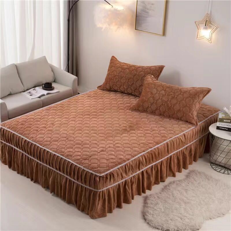 Crystal Velvet Bed Skirt and Pillowcase Three-piece Quilted Thickened Warmth Bed Cover and Bedspread Set