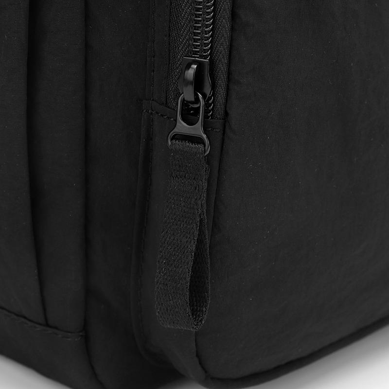 Lehká nylonová crossbody taška pro muže i ženy, neformální taška přes rameno typu messenger se zipovými kapsami