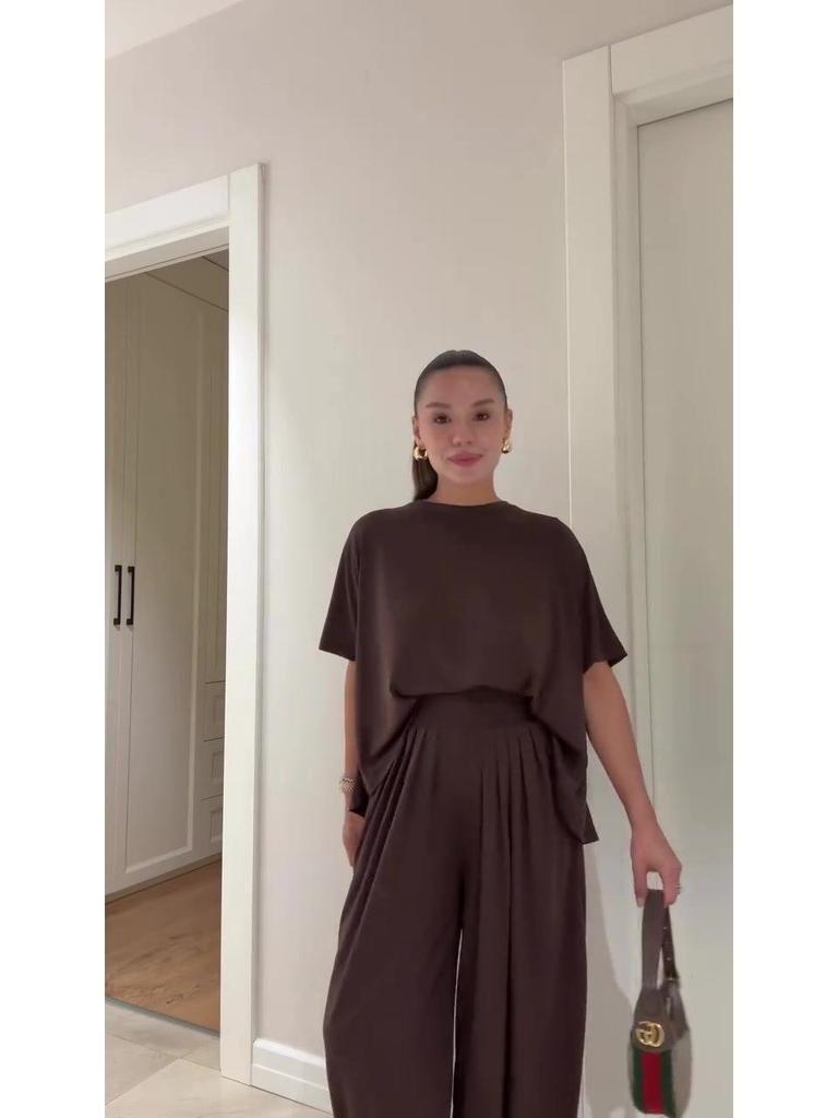 2025 Women's Drapey Wide-Leg Pants Two-Piece Set - Professional Casual Loose Fit with Solid Colors