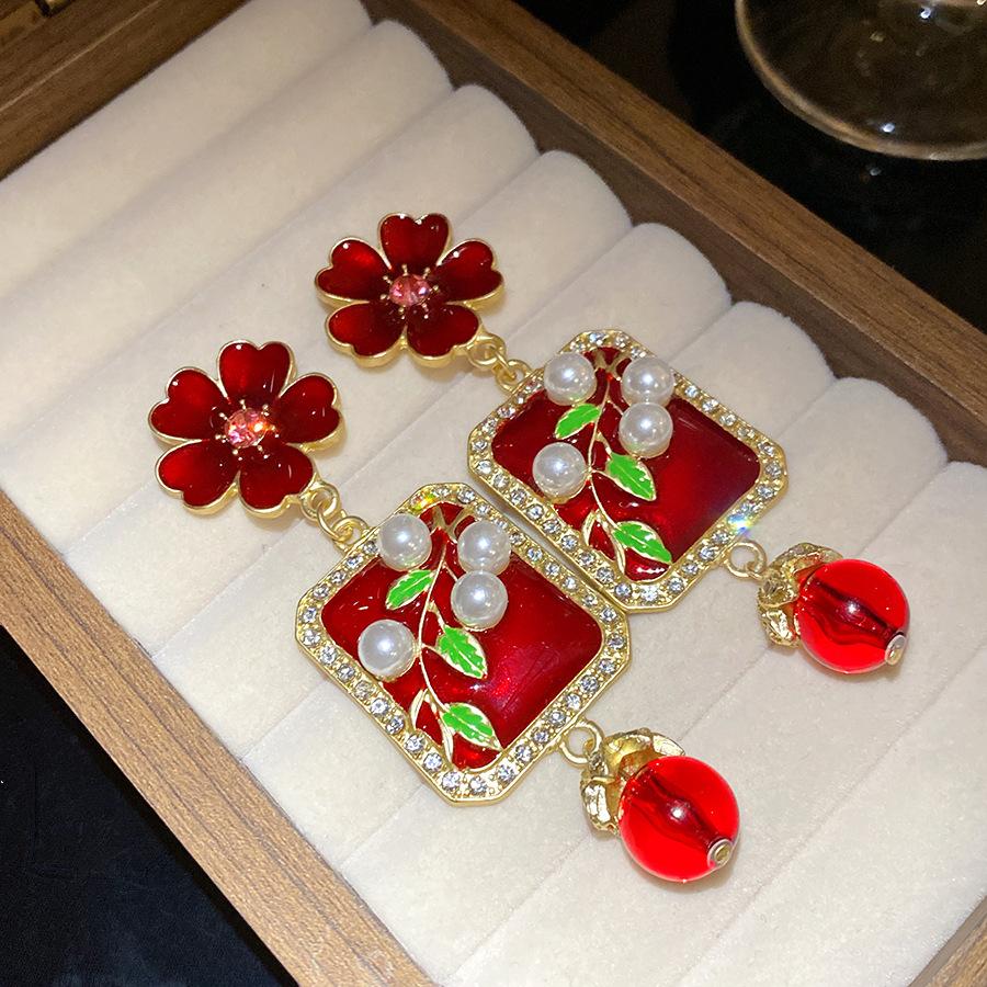 

Silver Needle Oil Diamond Pearl Flower Pendant Earrings Light Luxury Premium Earrings Retro Court Temperament Earrings