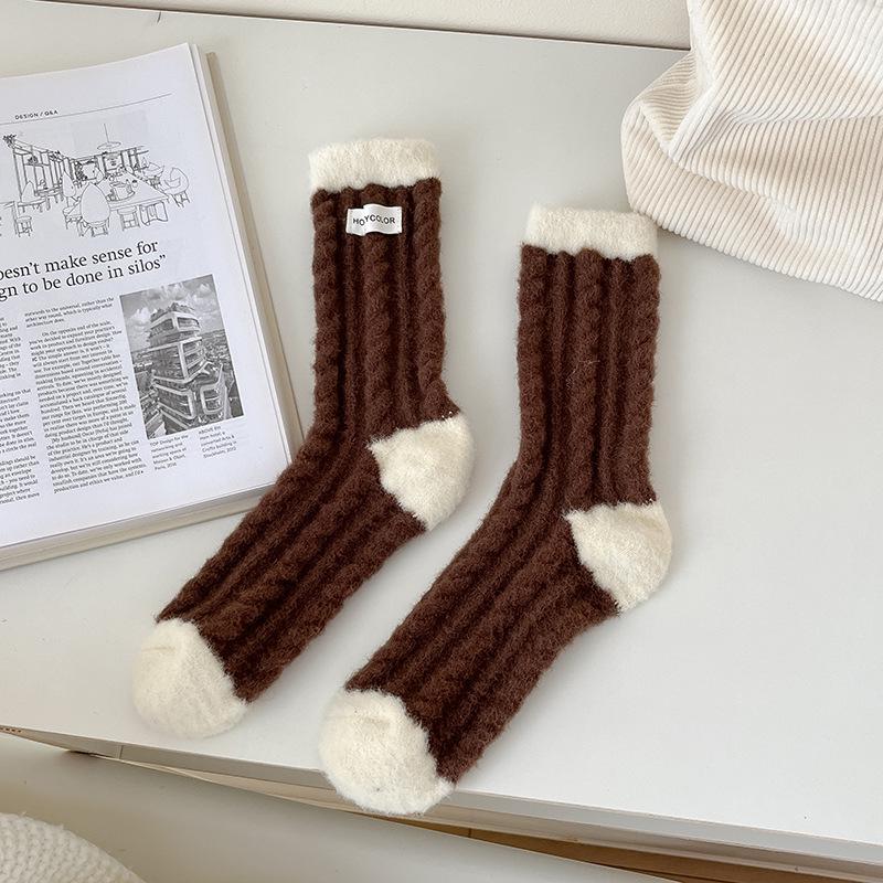 Dámské sametové ponožky s kávovým pruhem - Silné, měkké středně vysoké pro podzim/zimu