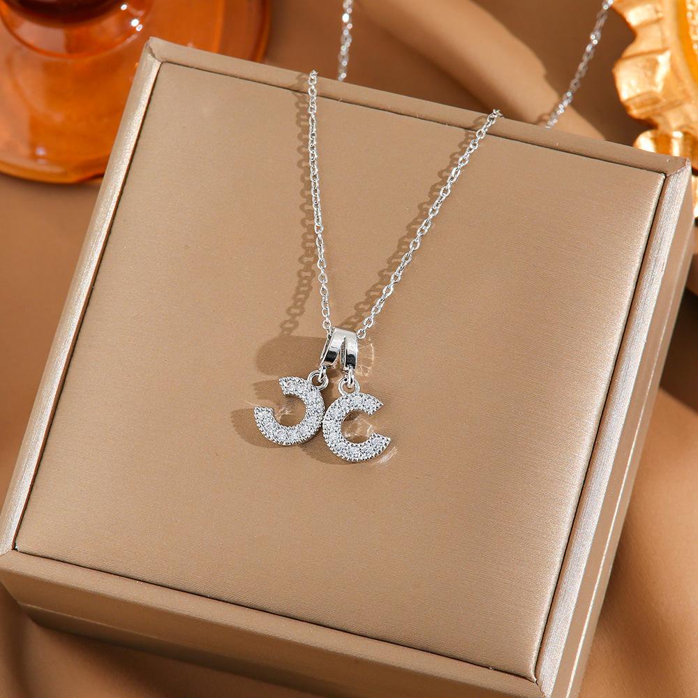 Four Leaf Clover Pendant Necklace For Women Fashionable Zircon Crystal Adjustable Chain Delicate And Versatile Jewelry