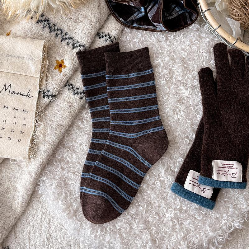 In Winter, Thickened Warm Soft Velvet Coffee Blue Korean Love Floral Striped Socks Are Versatile And Stacked Socks For Women