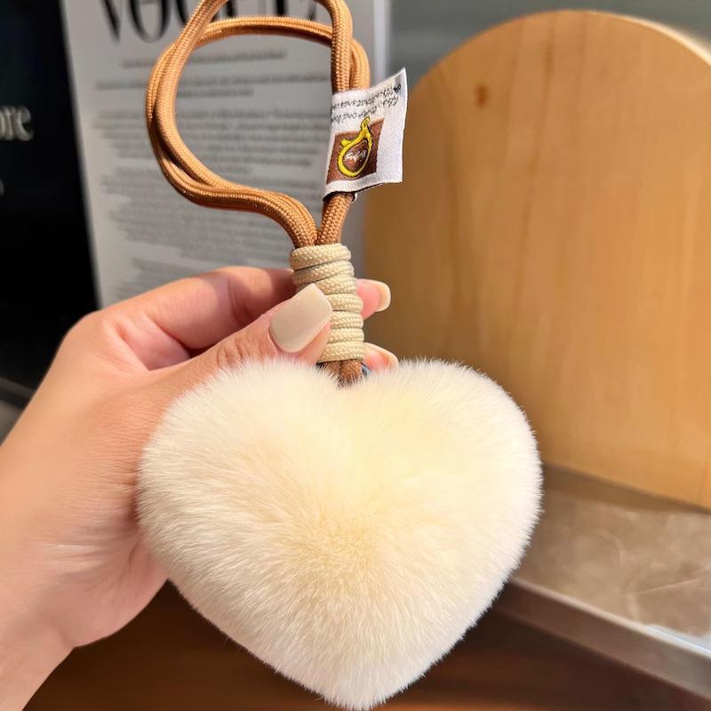 Uroczy brelok/zawieszka w kształcie serca z futra królika rasy rex - pluszowa zawieszka do torby w kształcie serca