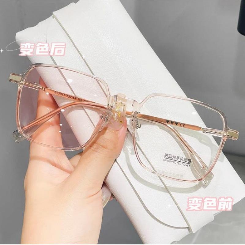 Farbwechselnde Myopie-Brille für Damen, Ultraleicht, Trendig, Cooles Braun Transparentes Gestell Ins, Hoher Schönheitswert