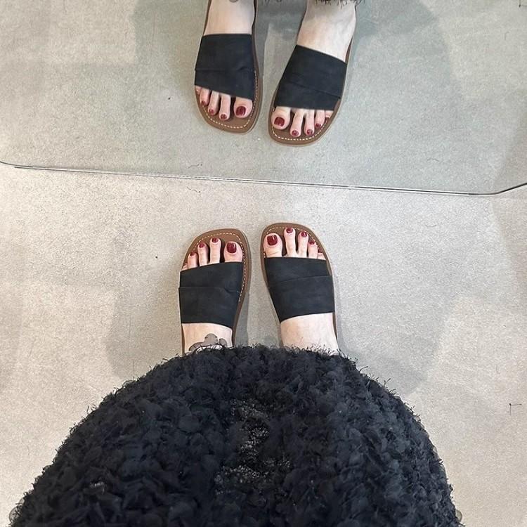 Cowhide Version~ Retro Niche Design Flat-bottomed Slippers for Women To Wear 2025 Summer New Beach Vacation Cool Slippers