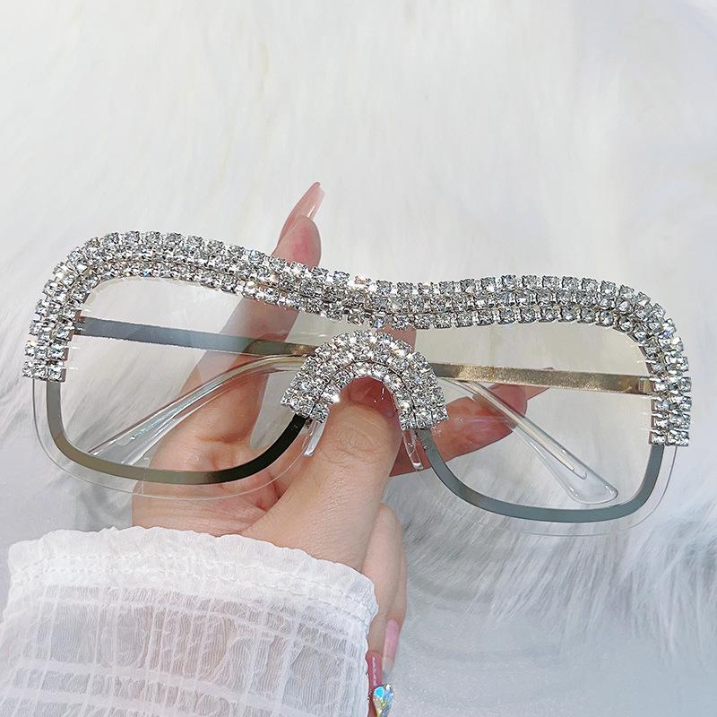 

Vintage Punk Diamond Rimless Sunglasses Women Sun Glasses Brand Designer Trend Fashion Luxury Crystal Rhineston Metal Shades as the photo