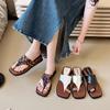 Casual cover toe flat slippers women's summer wear 2025 new seaside vacation beach shoes cool slippers