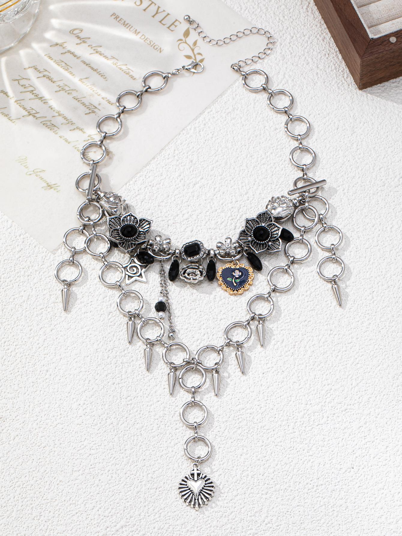 New self-developed cold wind jewelry buckle alloy clavicle chain rivet tassel removable