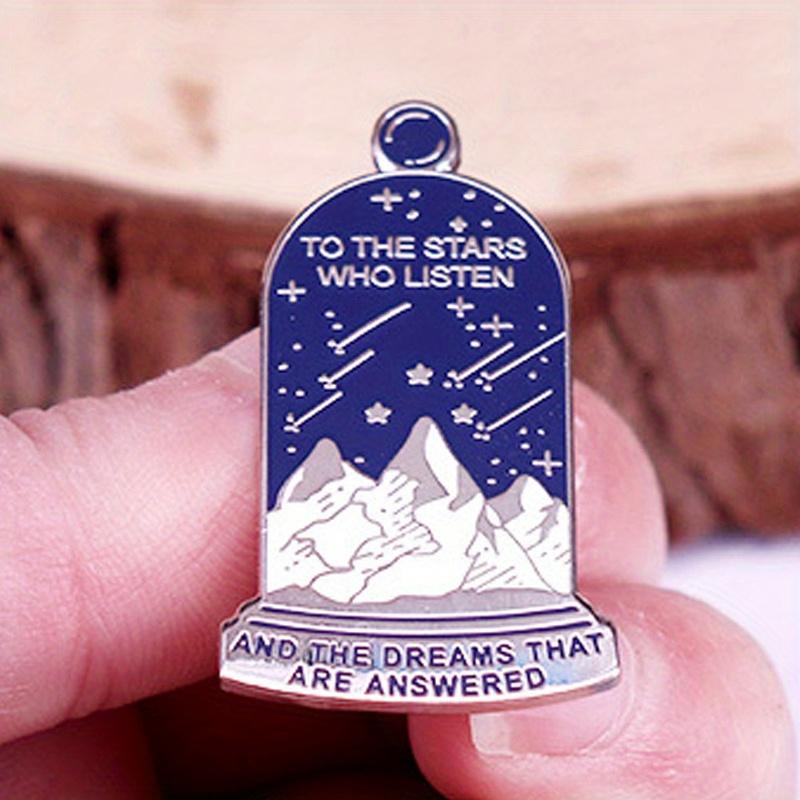 

Звездам, которые слушают, и мечтам, на которые отвечают Цитаты Эмалевая брошь Рюкзак Одежда Коллекционные украшения Подарок