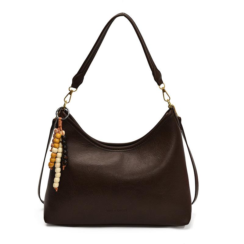 Casual shoulder bag niche design women's bag 2025 new retro underarm bag Korean version large-capacity commuter messenger bag