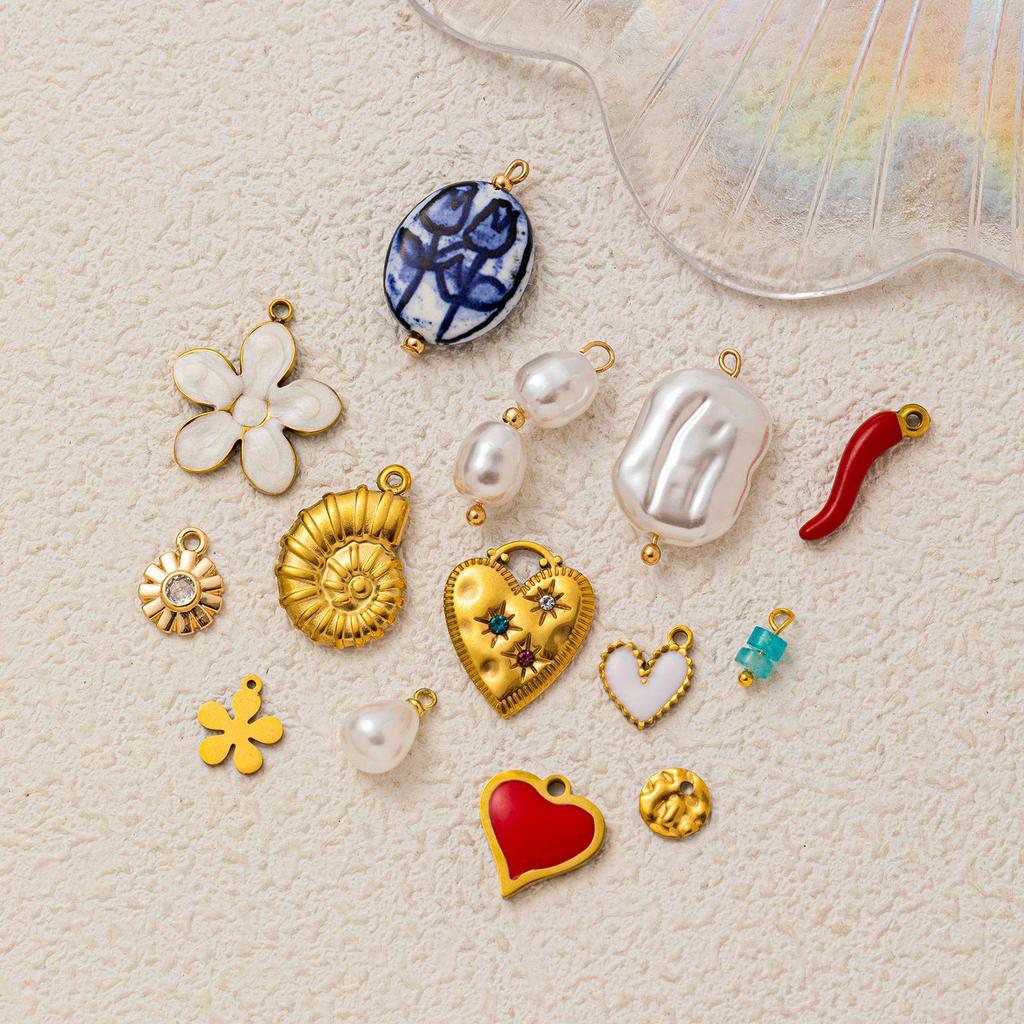 European and American Stainless Steel 18K Chili Gold DIY Pendant with Porcelain Imitation and Color Retention.