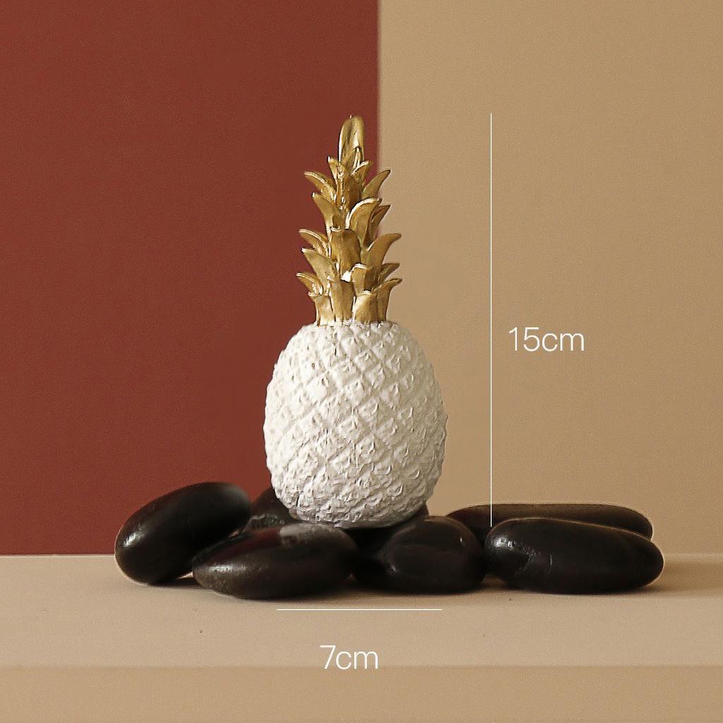 Nordic Gold Pineapple Sculpture - Instagrammable Decor for Coffee Table, Creative Photography Prop & Living Room Ornament