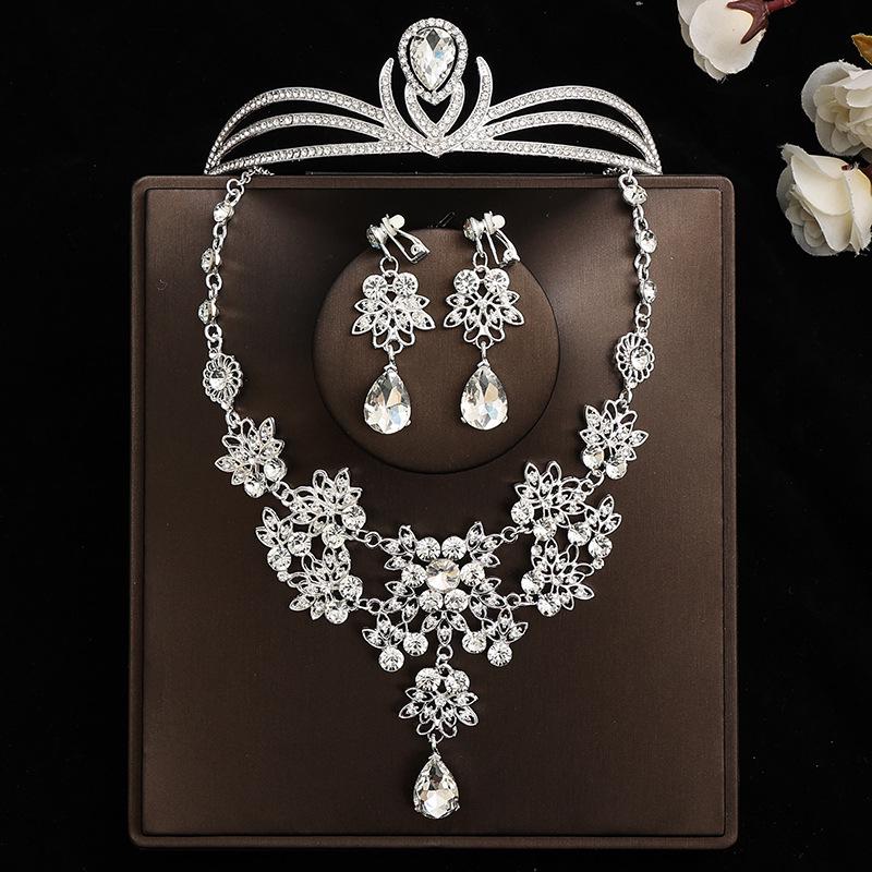 Ensemble Nuptial Féerique: Couronne, Collier & Boucles d'oreilles – Parfait pour un Mariage ou un Anniversaire