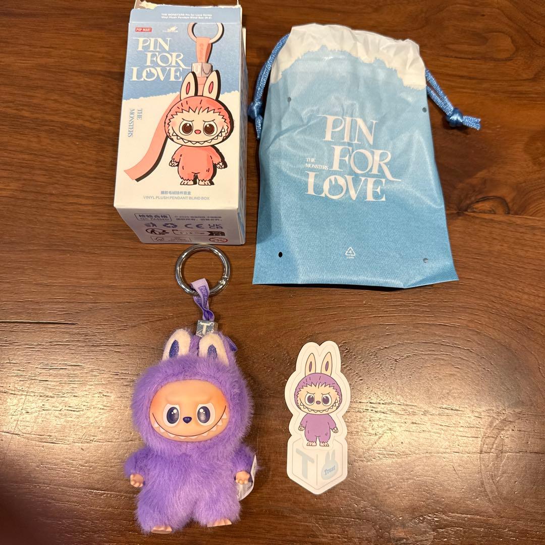 

[Б/У] ПИН LABUBU Lovebu ДЛЯ ЛЮБВИ Футболка с инициалом T