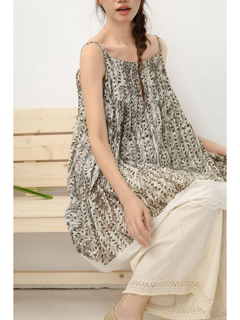Sweet Mori Girl Lace Camisole Dress: Retro Midi-Length Layered Skirt for Women, Features Dye-Painted Leaf Design, Spring Arrival.