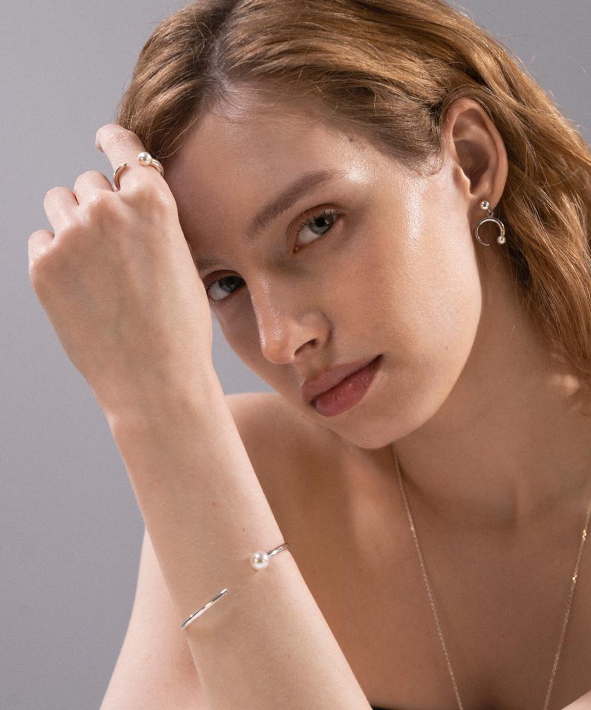Jnui Serene Pearl Bangle Bracelet Silver
