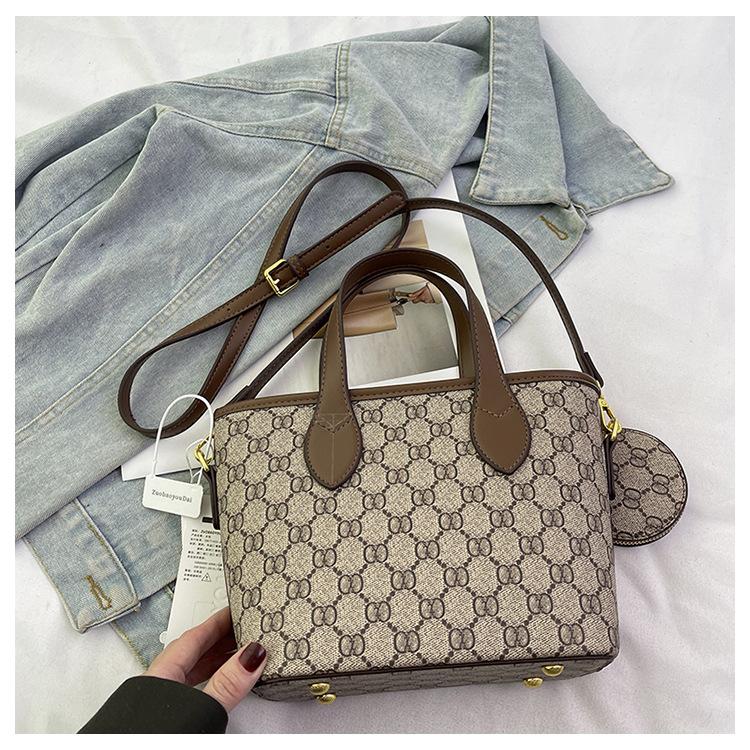 European and American printed hand-held large bag, new women's shoulder retro versatile commuter large-capacity tote bag