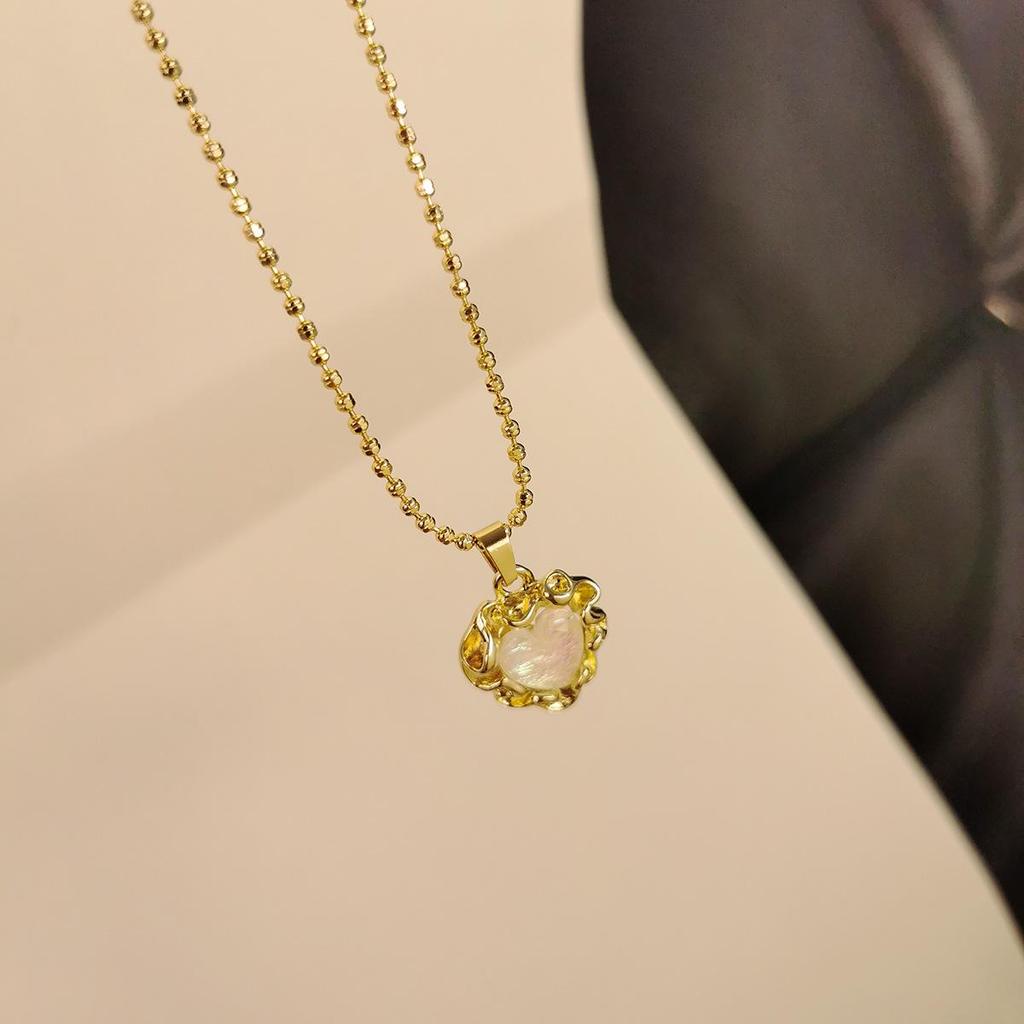 Versatile Colored Heart Necklace for Women - Elegant, High-End Collarbone Chain with Unique Design