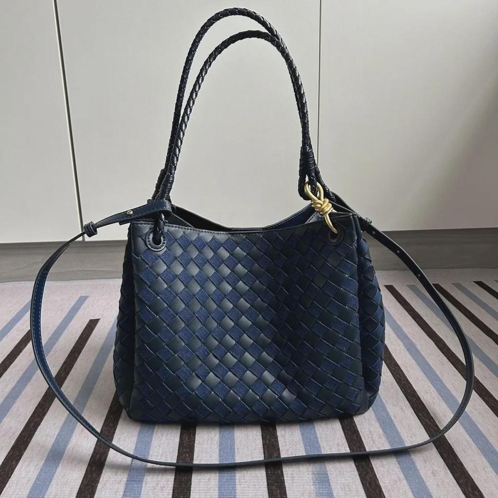 2024 Herbst/Winter Damen Handtasche aus echtem Leder, gewebt: Große Fallschirm-Umhänge- & Crossbody-Tasche