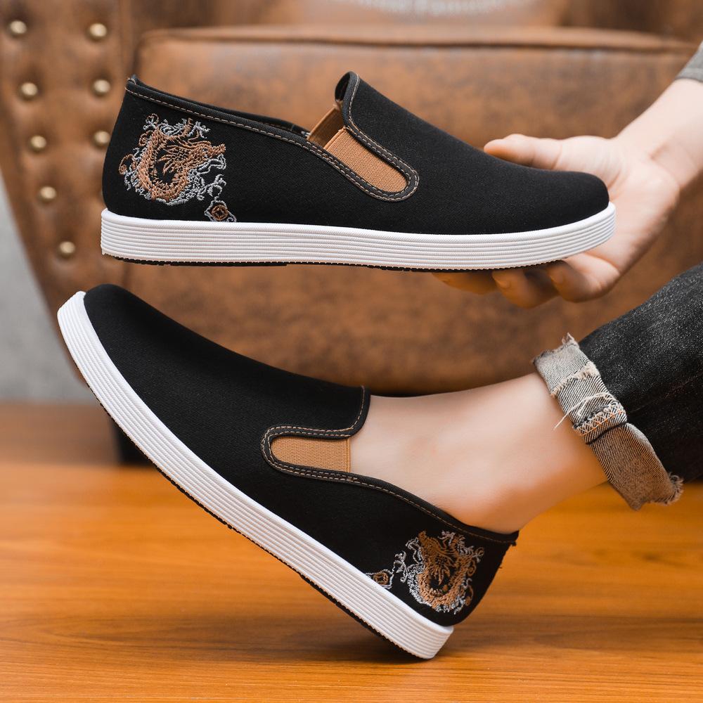 Leichte atmungsaktive Canvas-Schuhe mit weicher Sohle Neuer ethnischer Stil einpedalige bestickte Stoffschuhe Vielseitige alte Pekinger Herrenstoffschuhe