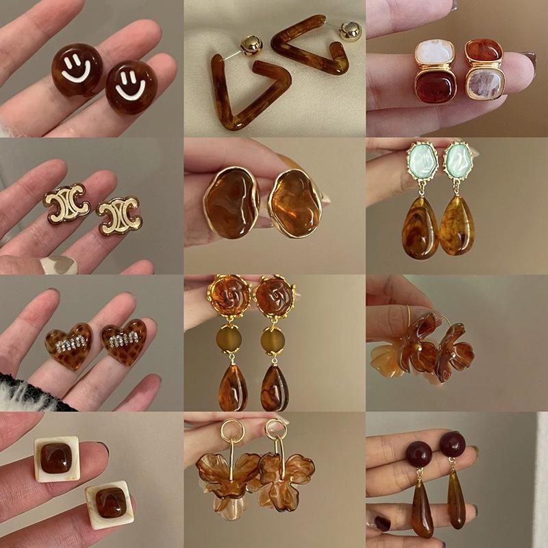 Silver Needle Brown Irregular Stud Earrings - French Light Luxury Retro Niche High-End Jewelry for Women.