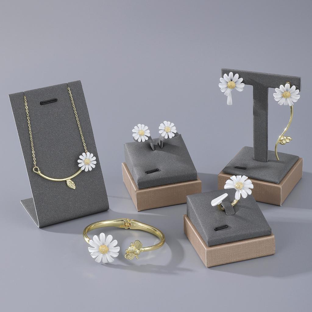 5pcs Asymmetrical Daisy Flower Earrings In White and Gold for Women and Girls