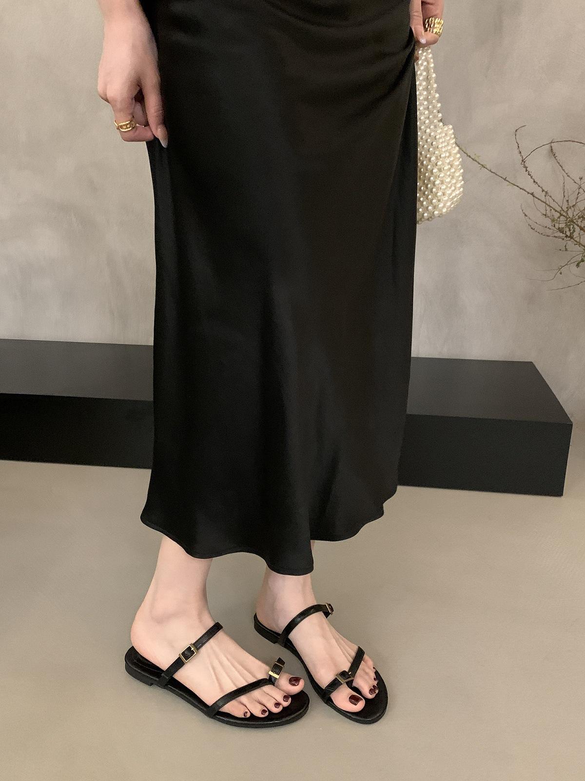 

Flat bottom simple and versatile small sandals outside women s shoes spring and summer 2025 new retro belt buckle Roman sandals 35