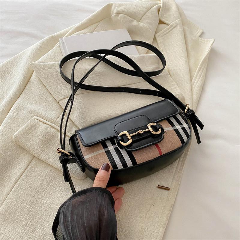 Шикарная Модная Женская Сумка Кроссбоди Стильная Сумка-Седло С Уникальной Отстрочкой В Разных Цветах чёрный